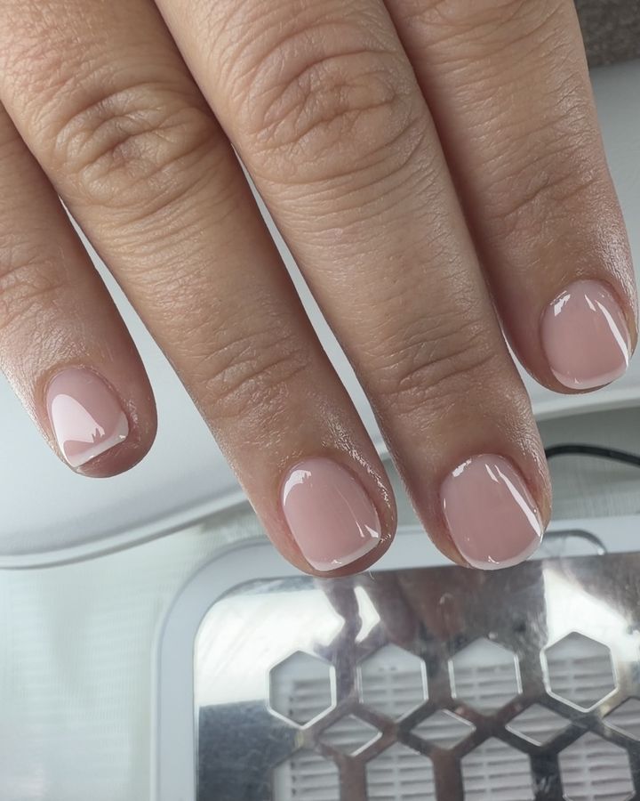 Subtiele micro French op naturel nagels